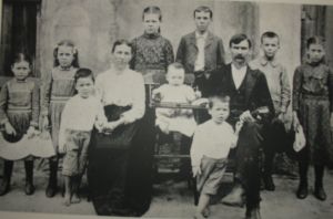 Sarah Louella Jolly family 1900, hub Frank, kids Oscar, Cora, Alma, Grover, Elma, Queenie, Fred, Austin, Barney